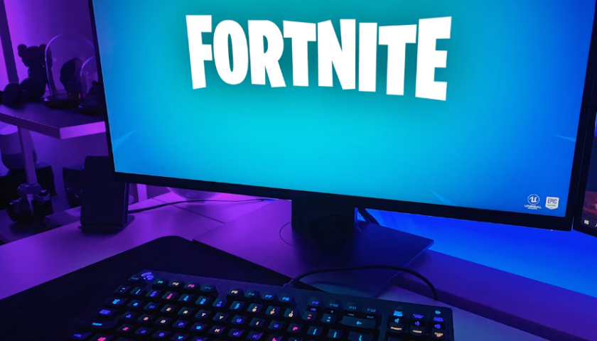 un écran d'ordinateur avec le jeu Fortnite